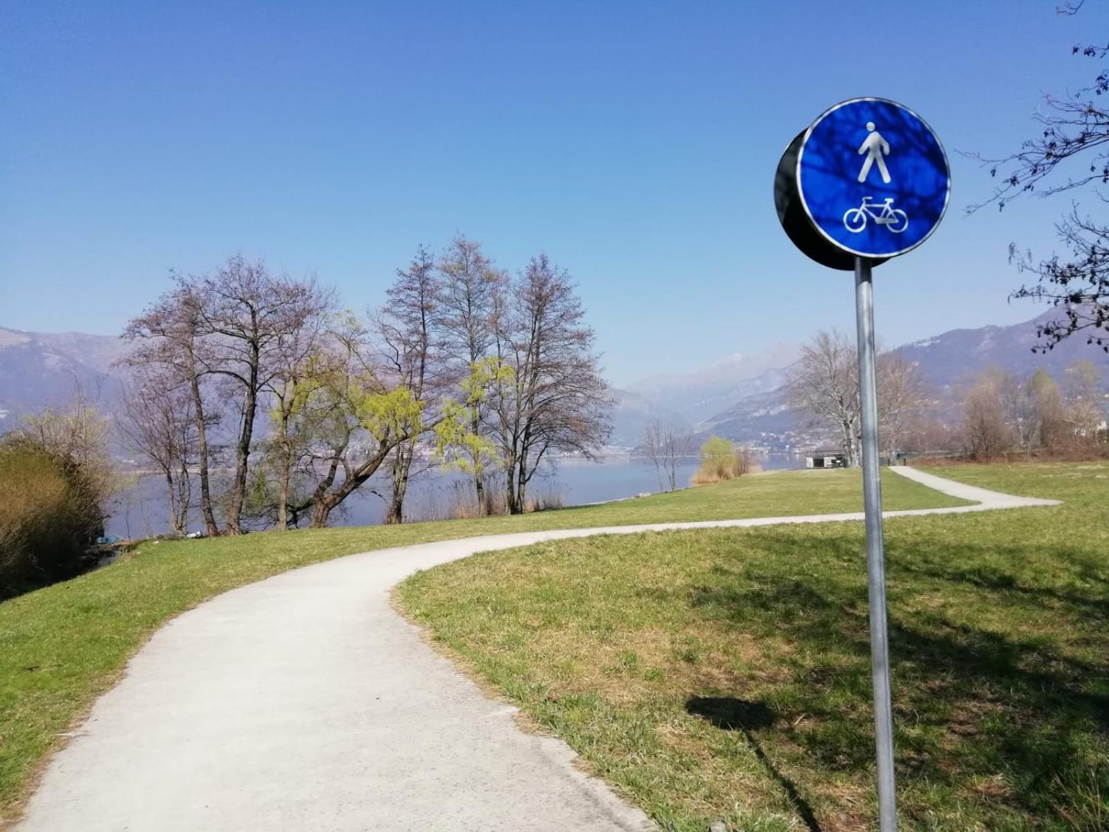 La Poesia Del Lago Oggiono Bagian luar foto